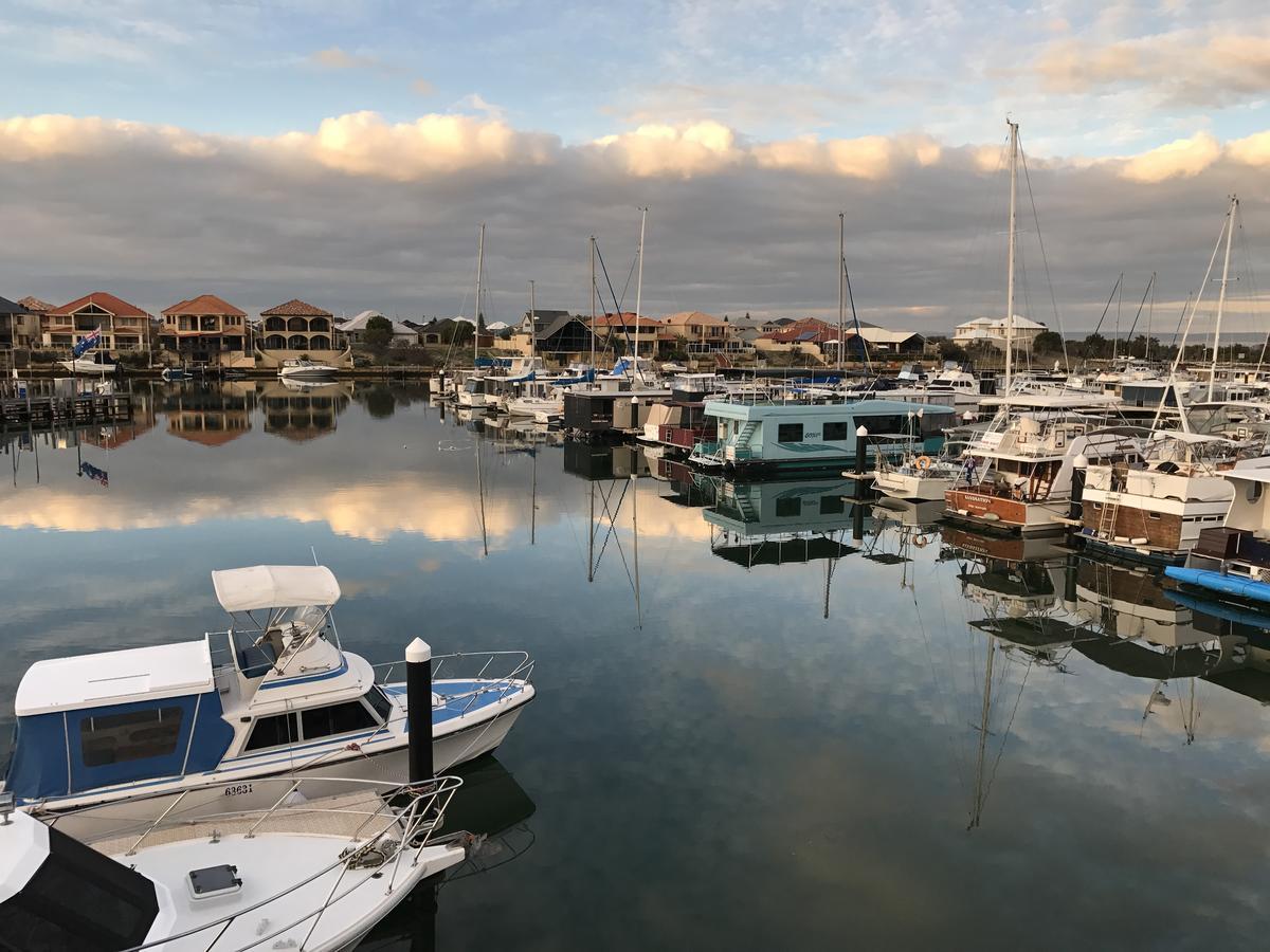 Marina View Chalets Мандура Екстериор снимка